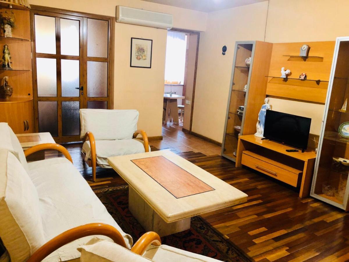 Center Hostel And Tours Yerevan Ngoại thất bức ảnh